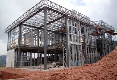 Khung thép tiền chế là gì? Vì sao ngày càng phổ biến trong xây dựng dân dụng?